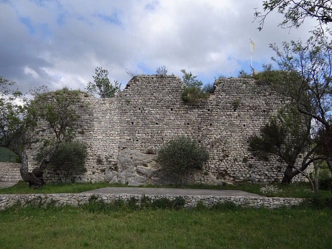 Vestiges du château de Reilhanette depuis son esplanade