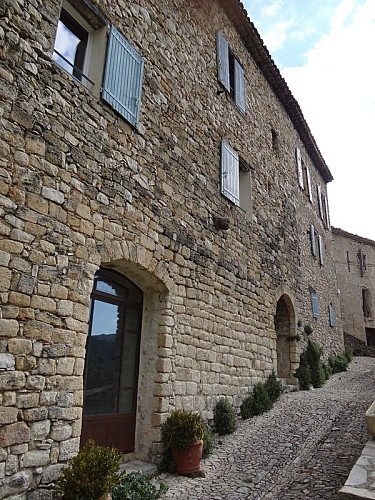 Façade d'une maison médiévale de Reilhanette
