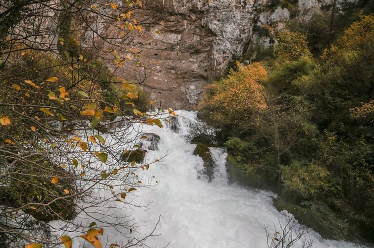 Jaillissement du gouffre de Fontaine-de-Vaucluse