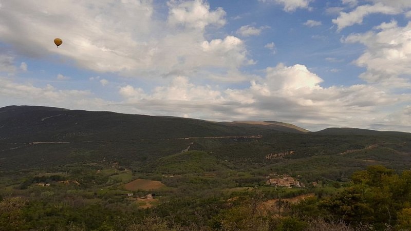 Mongolfière à l'approche de Gignac