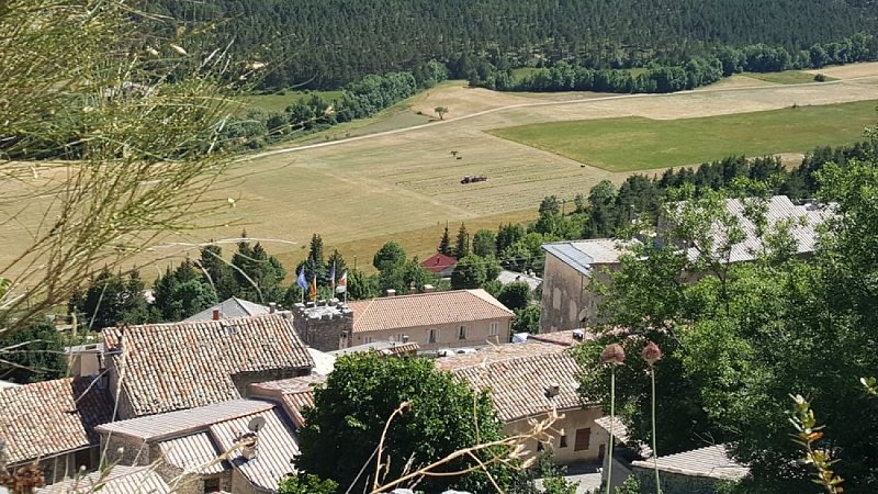 Les toits du village de Saint-Auban