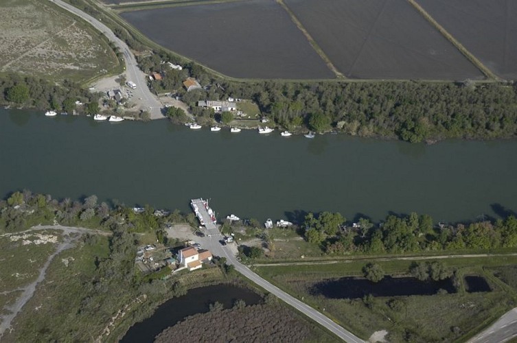 Vue aérienne du bac du Sauvage