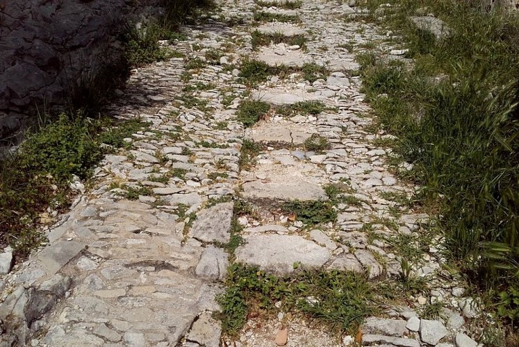 Calade en pas d'âne sous Basse Roque