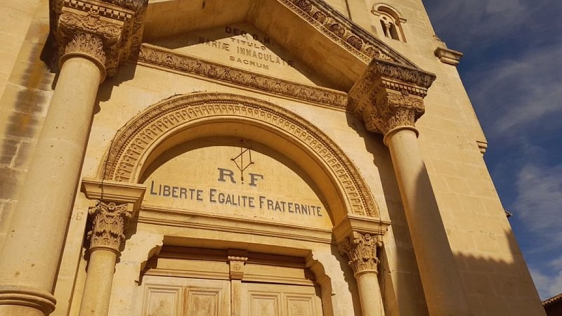 Fronton de l'église