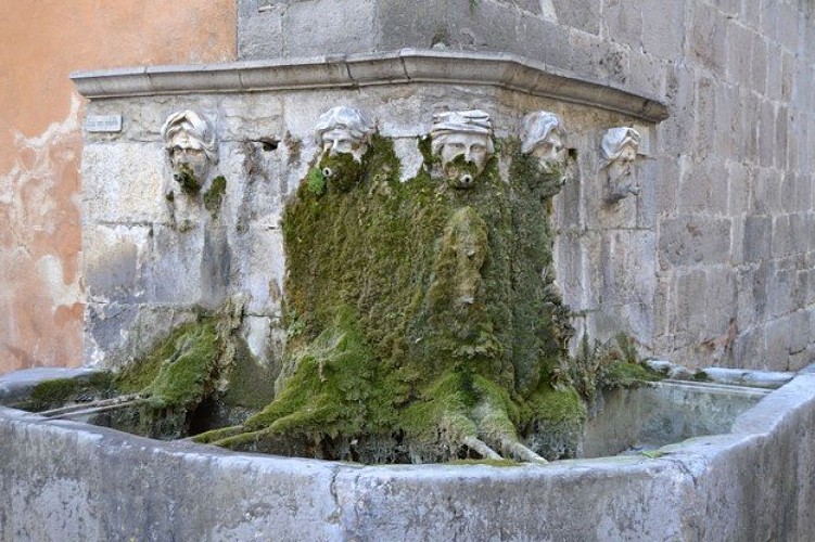 La fontaine de l'église