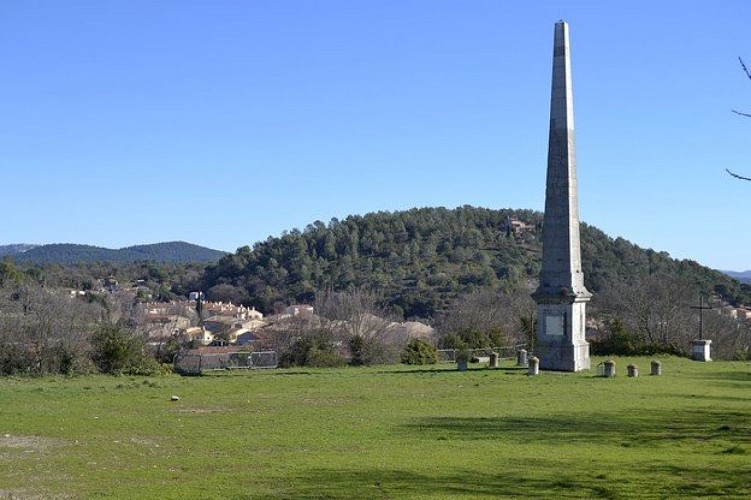 L'obélisque de l'esplanade du château