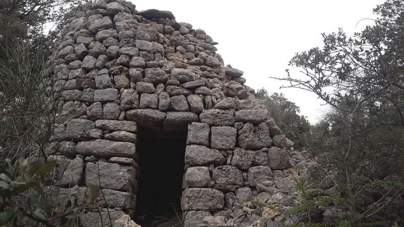 Entrée de borie effondrée