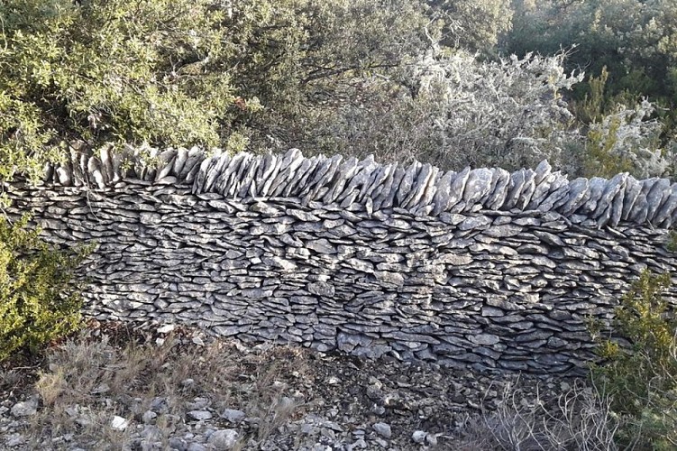 Mur en pierre sèche