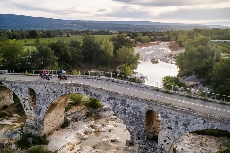 Pont Julien côté amont