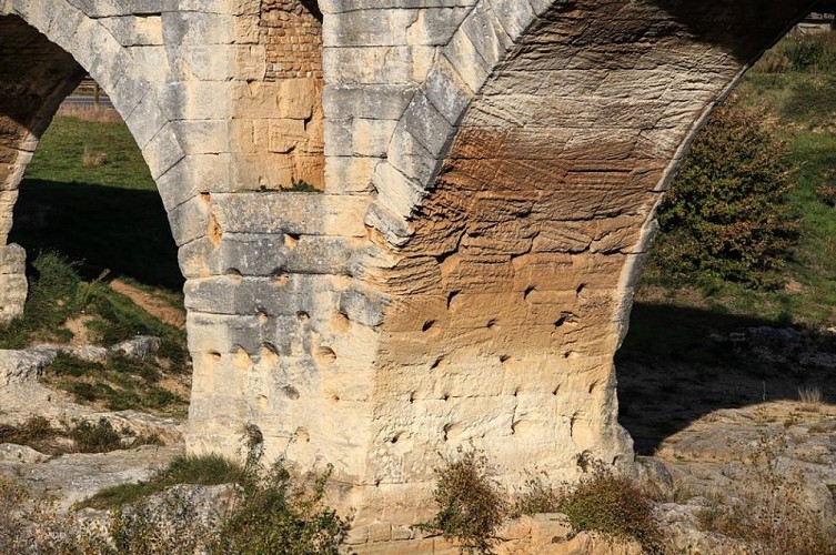 Pilier nord de l'ache centrale du Pont Julien