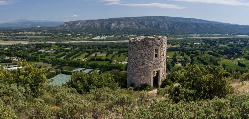 La tour Chappe d'Orgon communiquait avec celles de Lamanon et de Cavaillon