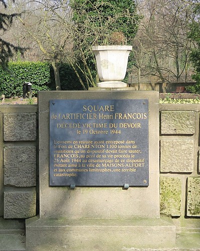 Le square Henri François