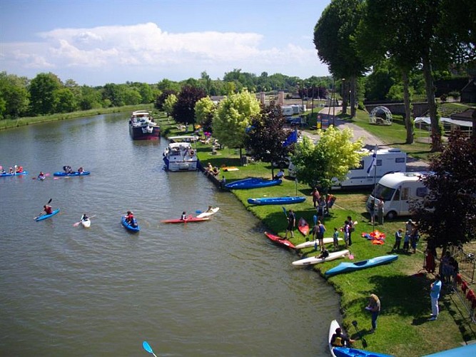 Espace Henri MENTRE, aire de camping cars et port de plaisance