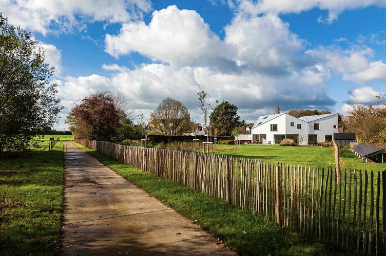 Dimensions M -ext 3 - (c)dimensions M