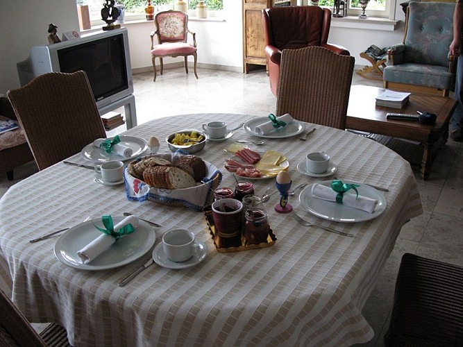 La Maison de la Rose des Vents - int table d'hôtes (réduit)