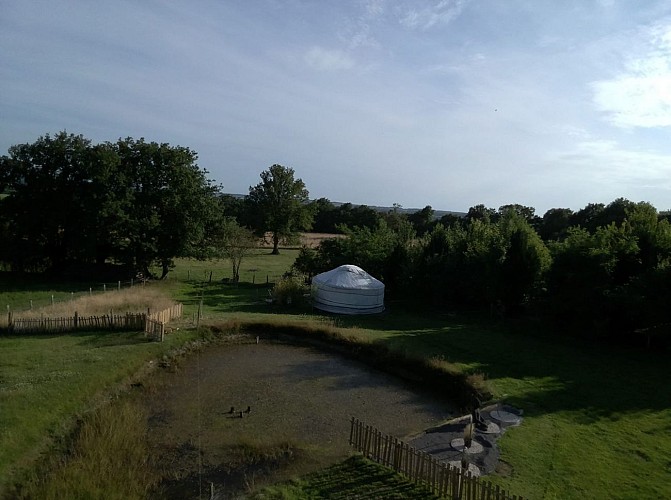 Yourte cocooning Möröödöl et son bain nordique