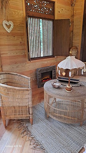 Cabane indonésienne Mimpi et son grand bain nordique