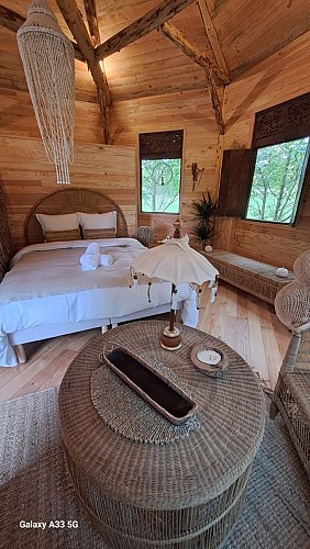 Cabane indonésienne Mimpi et son grand bain nordique