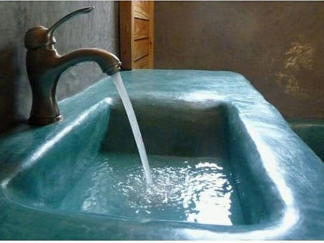 pierre a eau turquoise