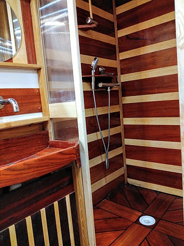 ChambreN°1 RDC douche