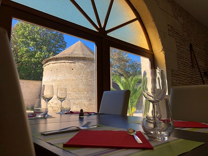 auberge-la-luzerne-partie-vue-pigeonnier