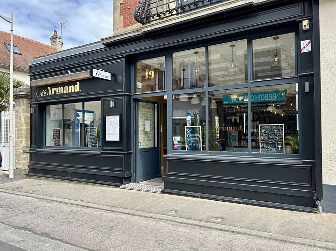 cafe-armand-devanture-luc