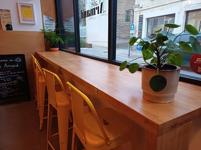 Café Armand-restaurant-tables-luc-sur-mer