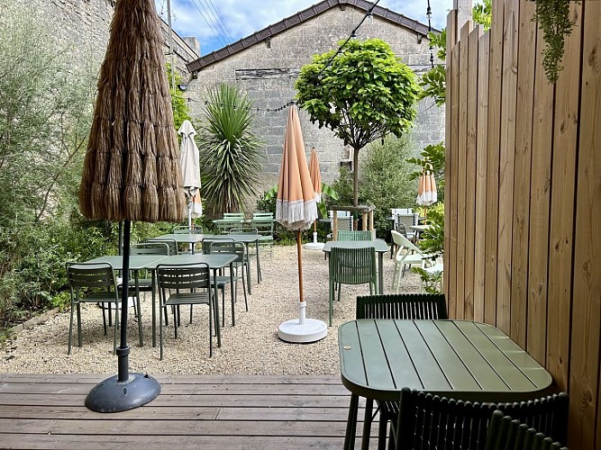 cafe-armand-luc-terasse-exterieur