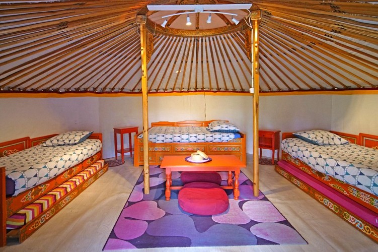 Yourte Lilas avec piscine à la campagne à Thorigny en Vendée