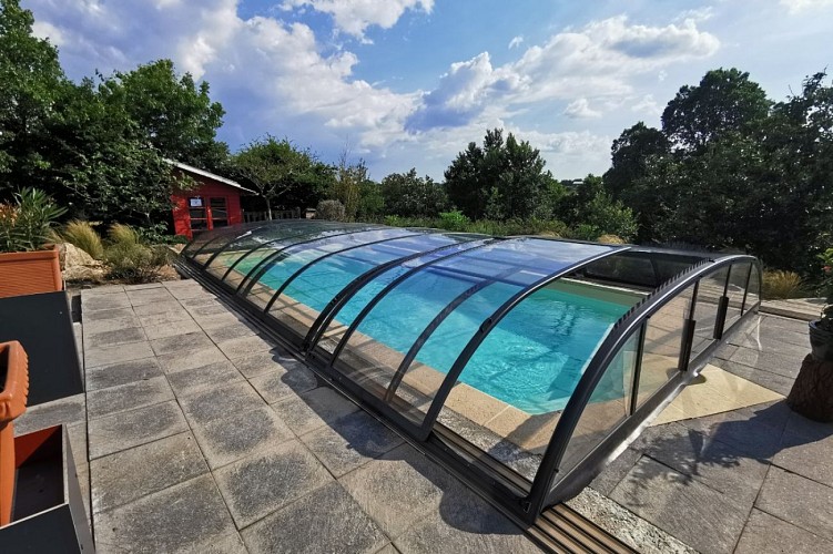 Yourte Lilas avec piscine à la campagne à Thorigny en Vendée