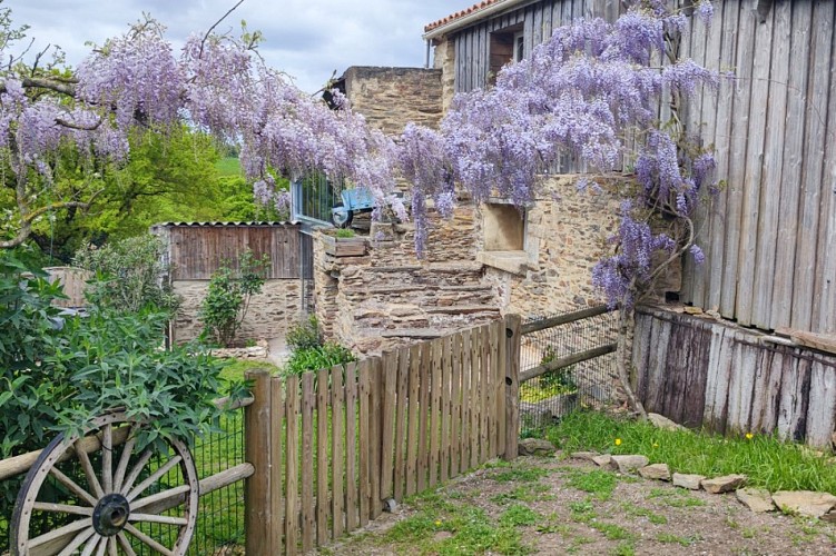 Yourte Lilas avec piscine à la campagne à Thorigny en Vendée