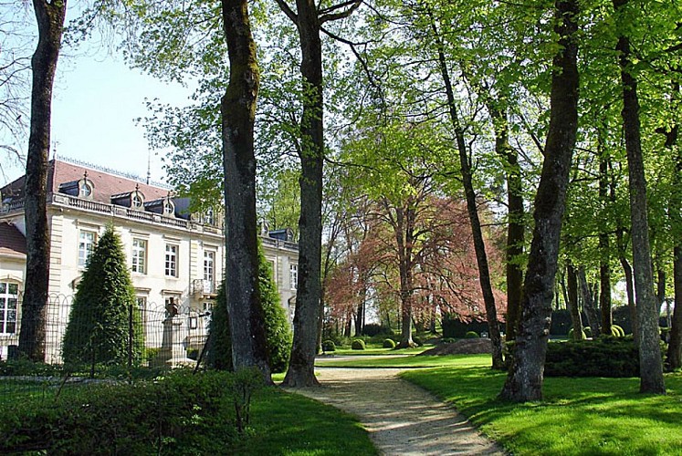 Parc de l'Hôtel de ville de Bourbonne-les-Bains