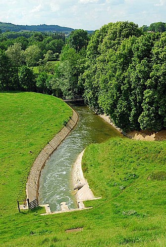 Lac de Charmes - la digue