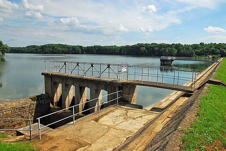 Lac de Charmes - la digue
