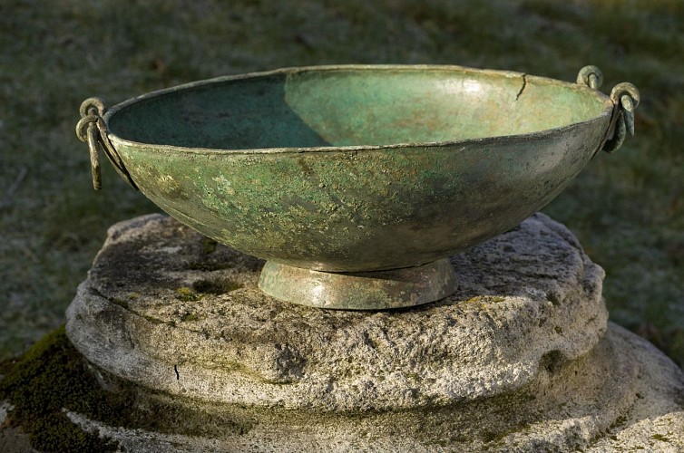 Bassin mérovingien en bronze, début du VIe siècle