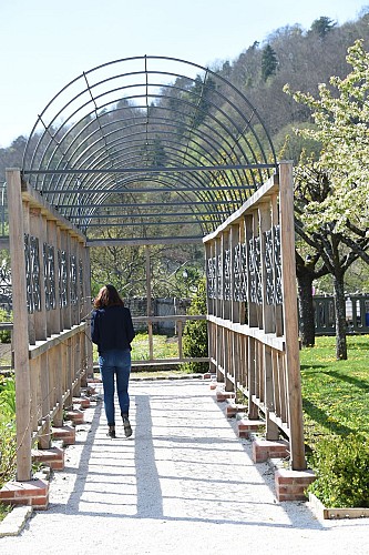Chevillon - Jardins du château jaune