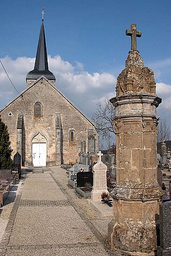 Eglise de Coublanc - Lanterne des morts