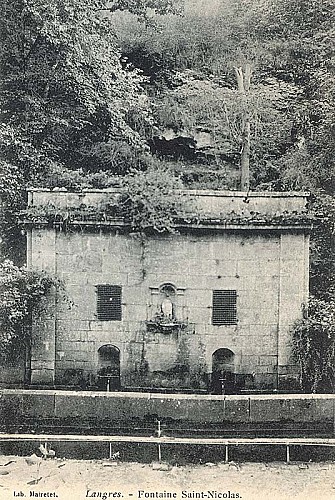 Carte postale de la fontaine Saint-Nicolas de Langres