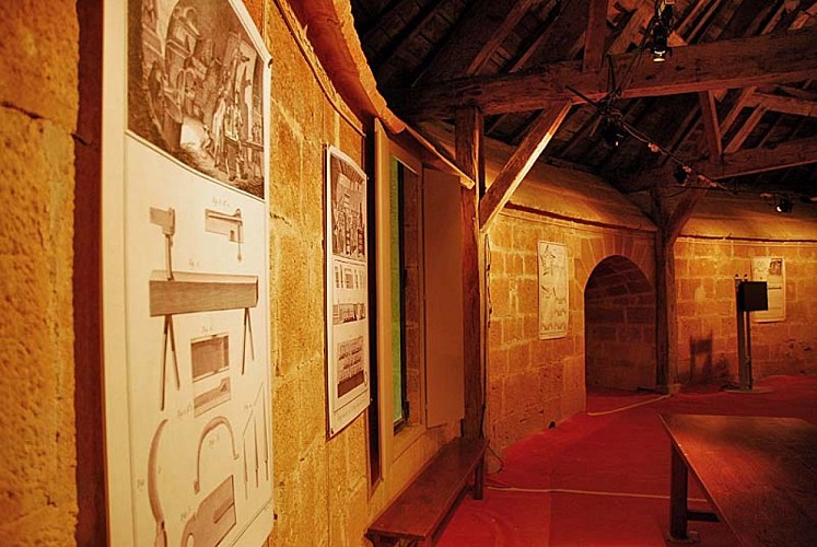 Tour de Navarre à Langres - salle de la charpente