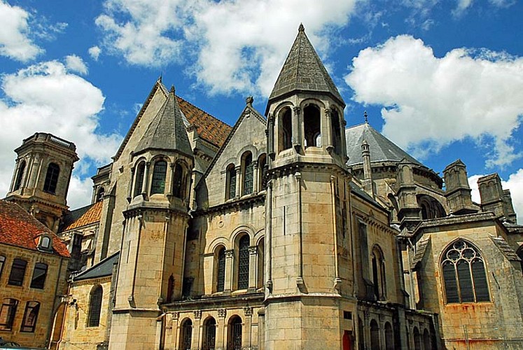 Cathédrale Saint-Mammes à Langres