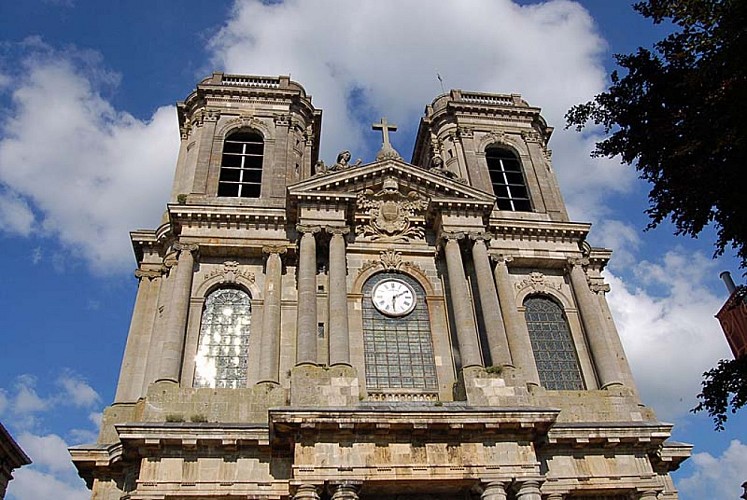 Cathédrale Saint-Mammes à Langres
