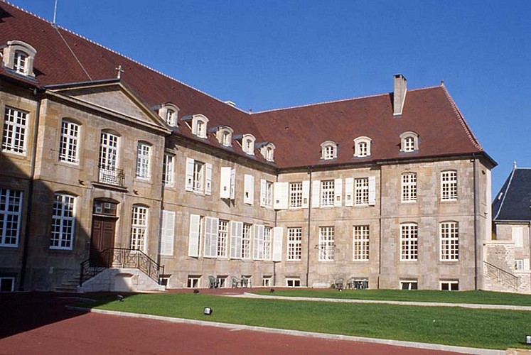 Ancien couvent des Annonciades à Langres