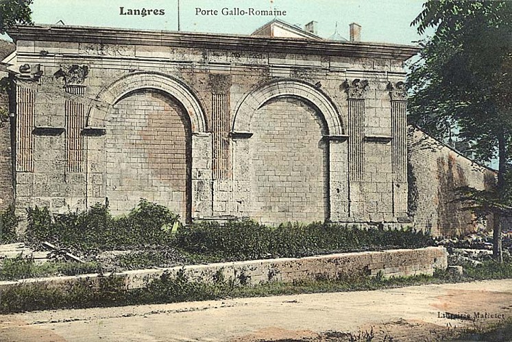 Carte postale de la porte gallo-romaine à Langres