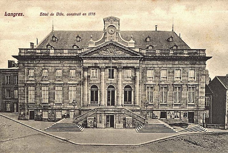 Carte postale de l'Hôtel de Ville de Langres