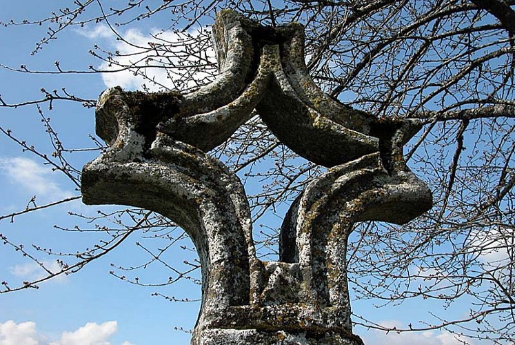 Croix romaine de Perrogney-les-Fontaines