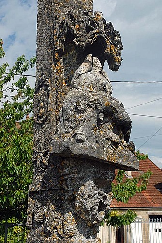 Croix de cimetière de Rivière-les-Fosses