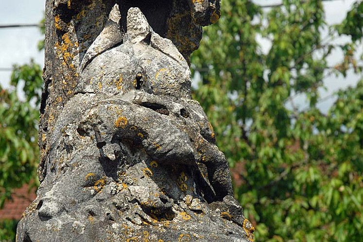 Croix de cimetière de Rivière-les-Fosses