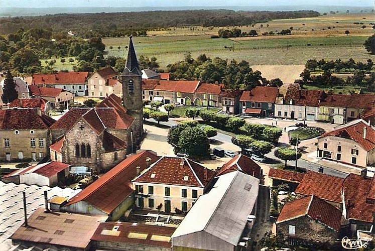 Carte postale de l'église de Varennes-sur-Amance