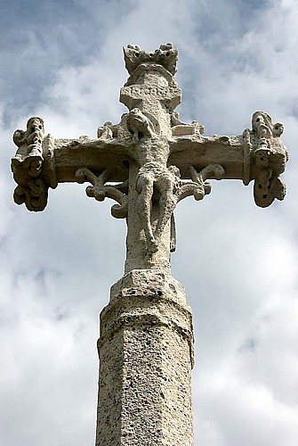 Croix de cimetière à Verseilles-le-Haut