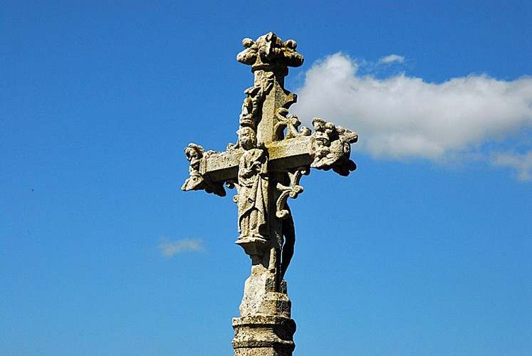 Croix de cimetière à Verseilles-le-Haut
